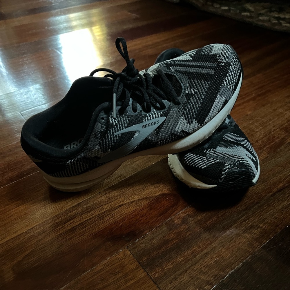 Brooks Monochrome Patterned Sneakers